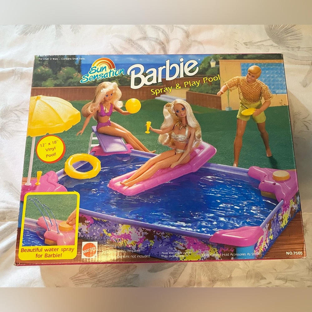 1991 Barbie Sun Sensation Spray & Play Pool Collectible Set